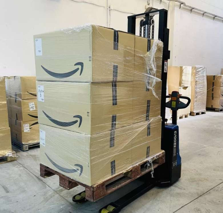 CAJA SUPERIOR - Contiene productos con valor de HASTA 1100€